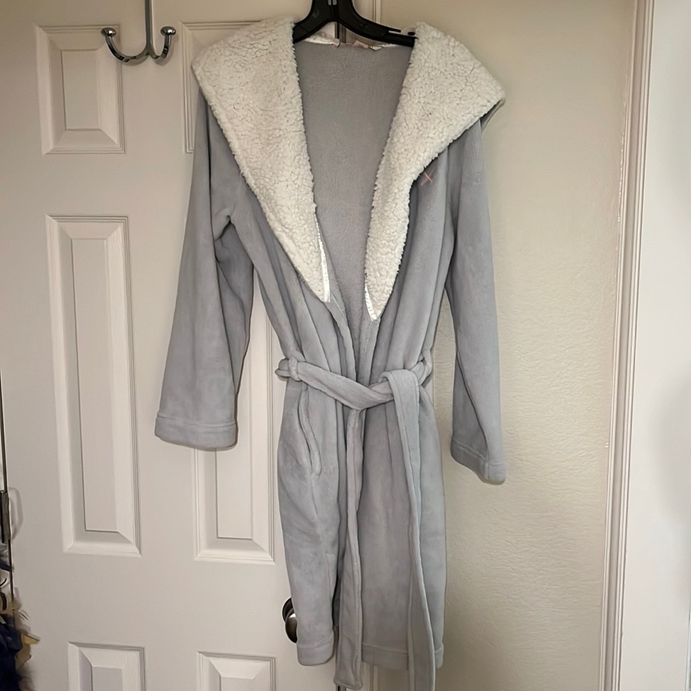 Victoria’s Secret Plush Robe Medium Length